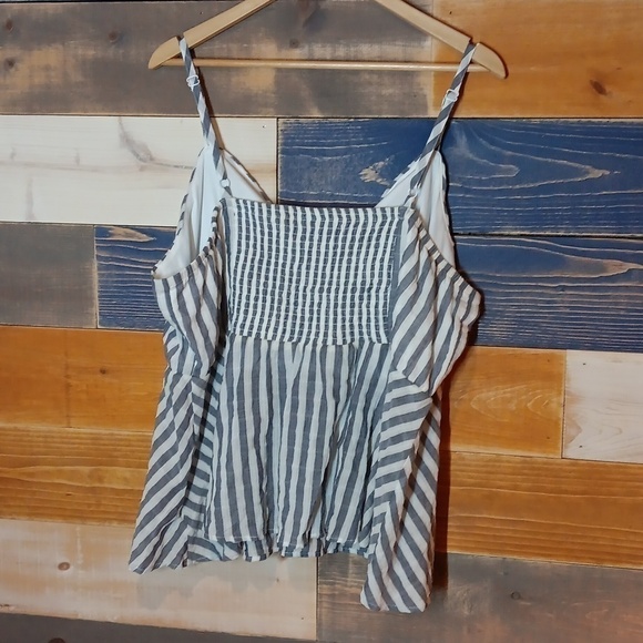 Torrid Top 3 NWT cami tank seersucker - Picture 6 of 7